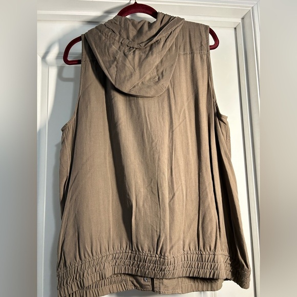 Michael Kors Women's Cargo Vest-Size Large - Picture 3 of 3